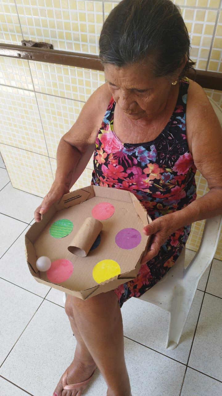 Jogo tátil com círculos coloridos